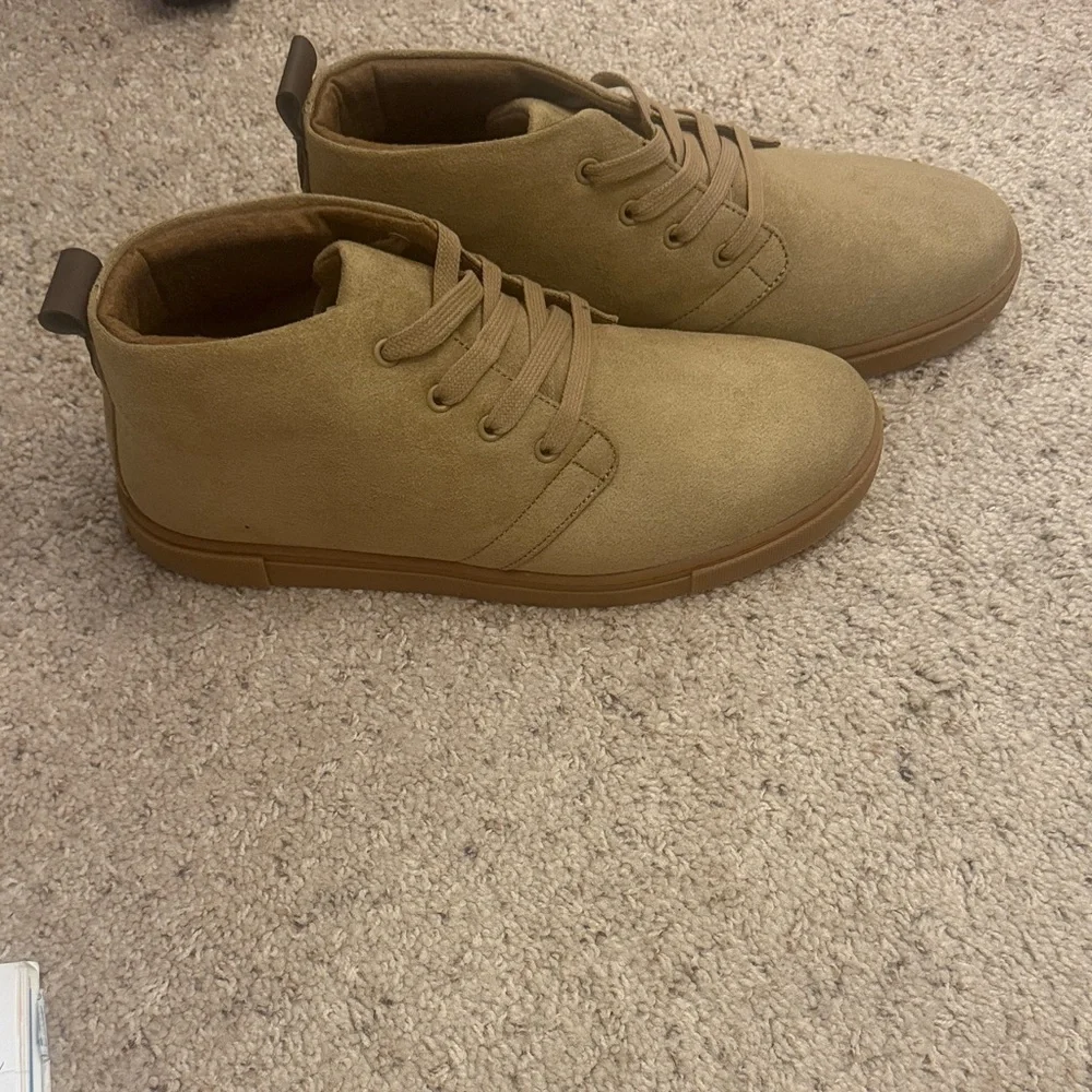 Men's Cushionaire Casual High-Top Chukkas in Tan Suede